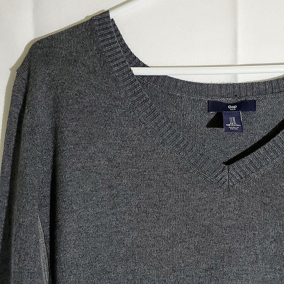 Gap Grey Knit Combo Long Sleeve V-Neck Sweater, Cotton/Rayon Mix - Size Medium - Picture 2 of 14
